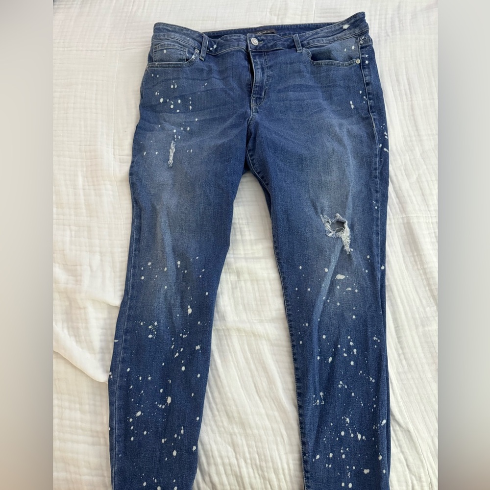 Level Plus jeans with bleach design.